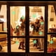 thumbnail image 4 of Pegatinas estáticas que brillan en la oscuridad con copos de nieve para fiestas y ventanas en invierno con diseños festivos, 4 of 7