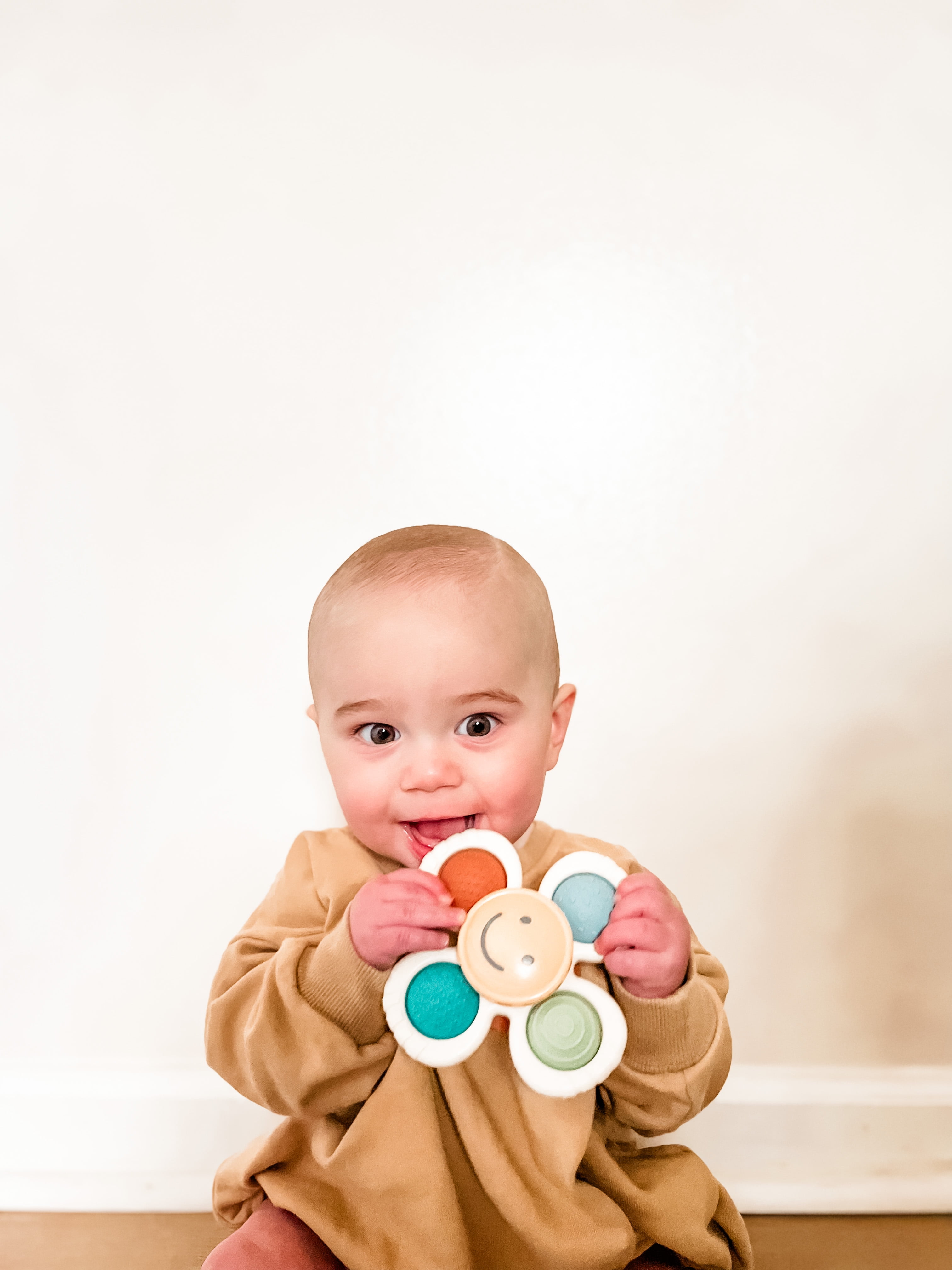 Itzy Ritzy Itzy Pop & Whirl Smile Fidget Spinner Travel & Bath Toy