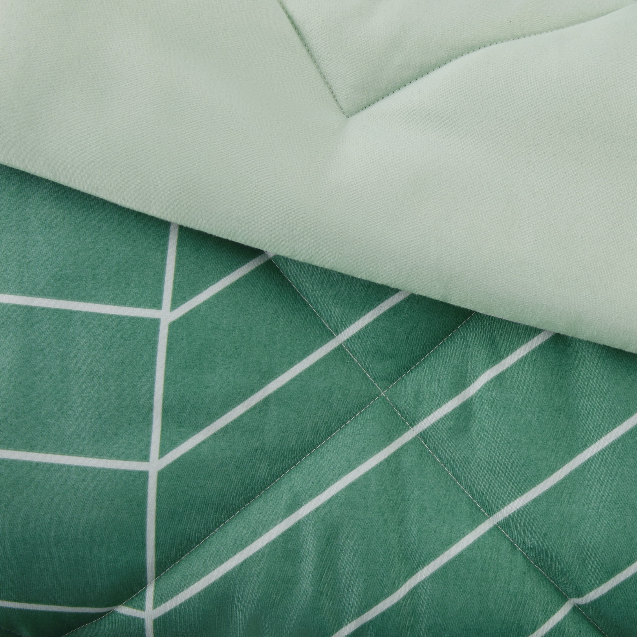 Mainstays Twin/Twin XL All-Season Reversible Microfiber Comforter, Green Geo