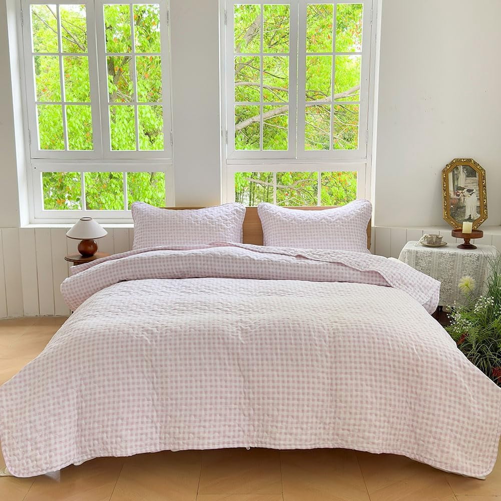 Pink Gingham Queen Quilt Set, Soft Pre-Washed Microfiber Plaid Queen Bedspread, Lightweight Checked Summer Quilt, Grid Bedding Coverlets for All Seasons (Includes 1 Quilt, 2 Pillow Shams)