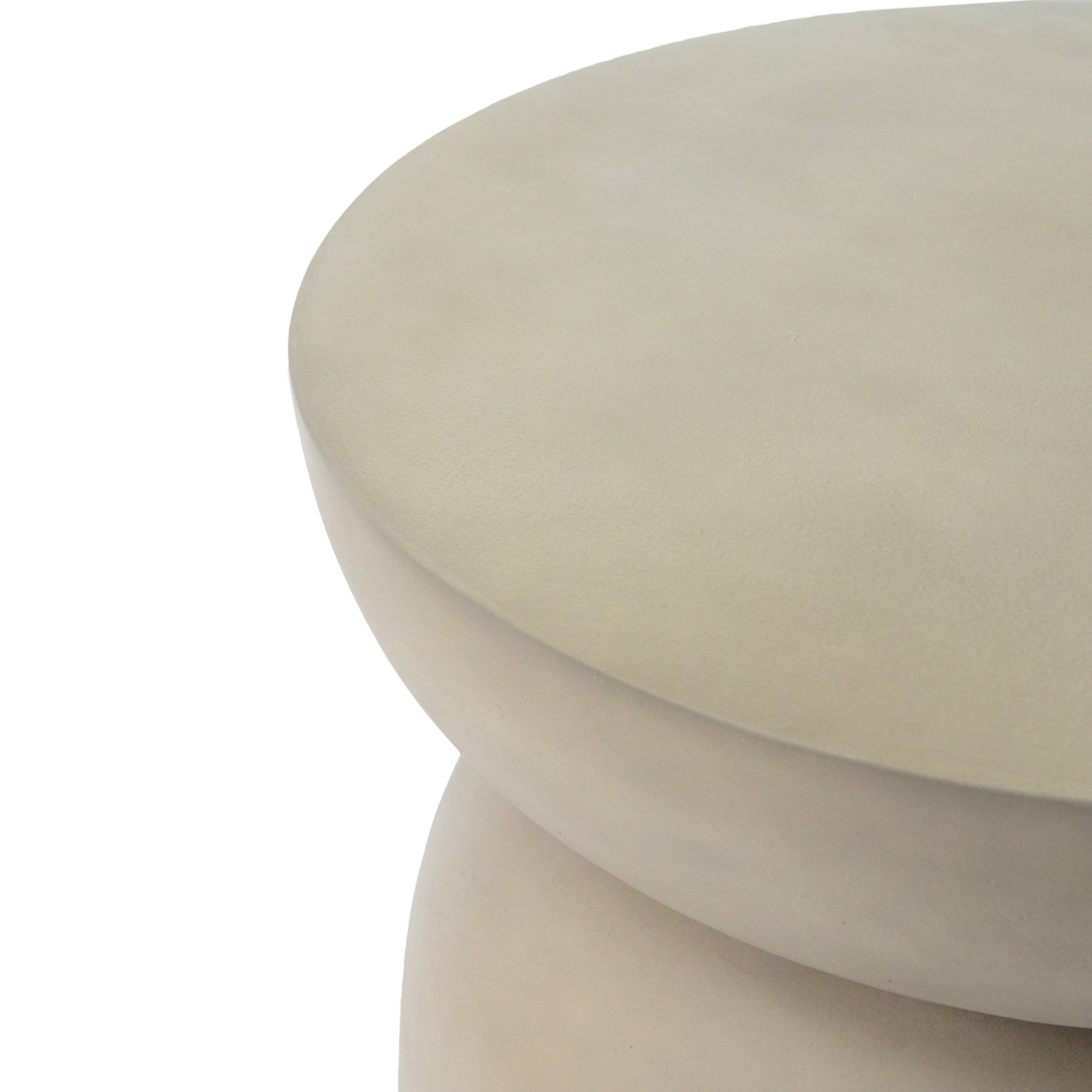 Light Gray Concrete Round Side Table 15.75x15.75x18 in