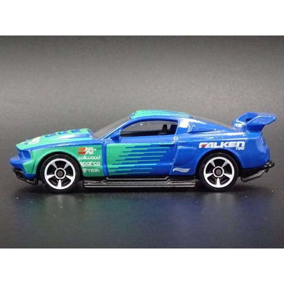 Open Box 2012 12 FORD MUSTANG FALKEN RACE CAR RARE 1:64 SCALE DIORAMA DIECAST MODEL CAR