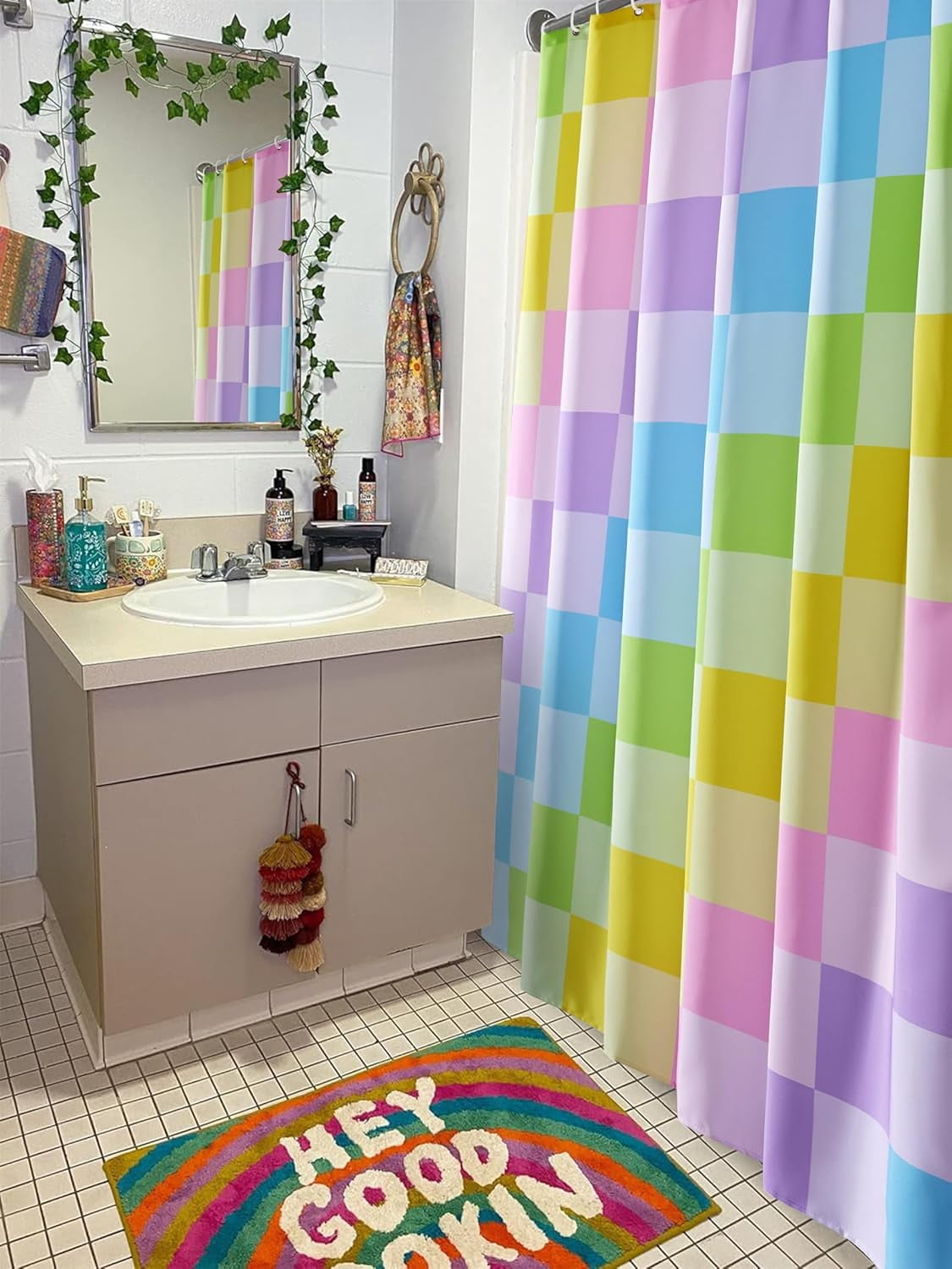Multicolored Checkered Retro Fabric Shower Curtain for Bathroom, Heavy Duty iridescent Rainbow Colorful Modern Simple Groovy Funky Shower Curtain Set with Hooks Aesthetic Bathroom Decor