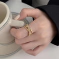 thumbnail image 4 of Anillo de oro retorcido con diamantes de imitación, anillo con forma geométrica, diamantes de imitación, ajustable, líneas doradas, anillo minimalista, regalo para ella, 4 of 7