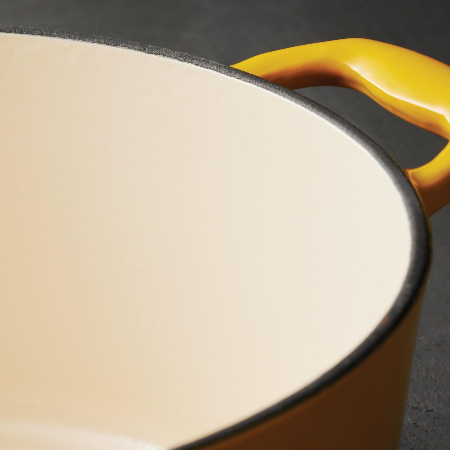 Tramontina 5.5 QT Covered Round Dutch Oven - Cast Iron - Porcelain - Sunrise - Stainless Steel Knob 80131/086DS