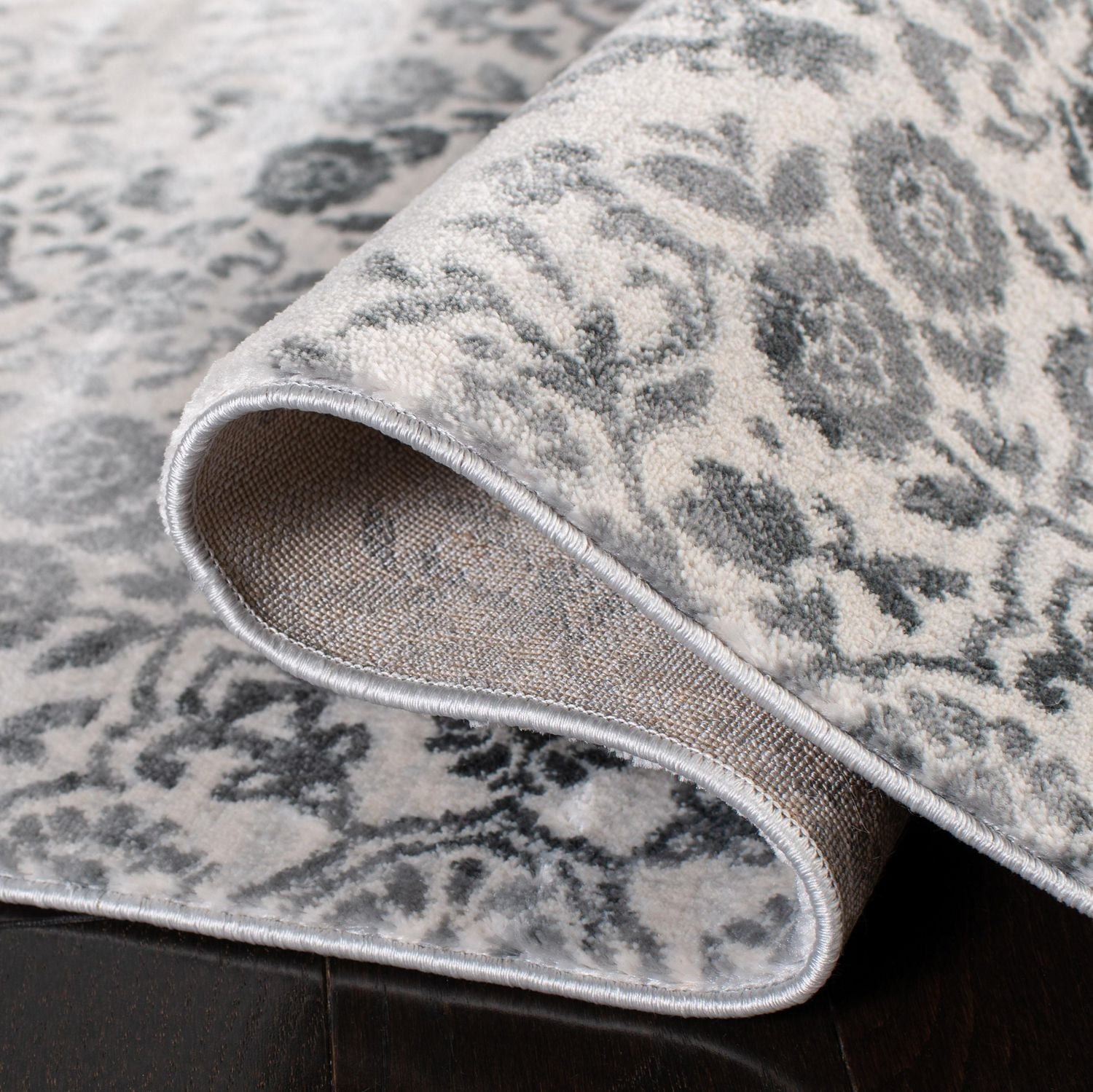 SAFAVIEH Isabella Johna Suzani Floral Area Rug