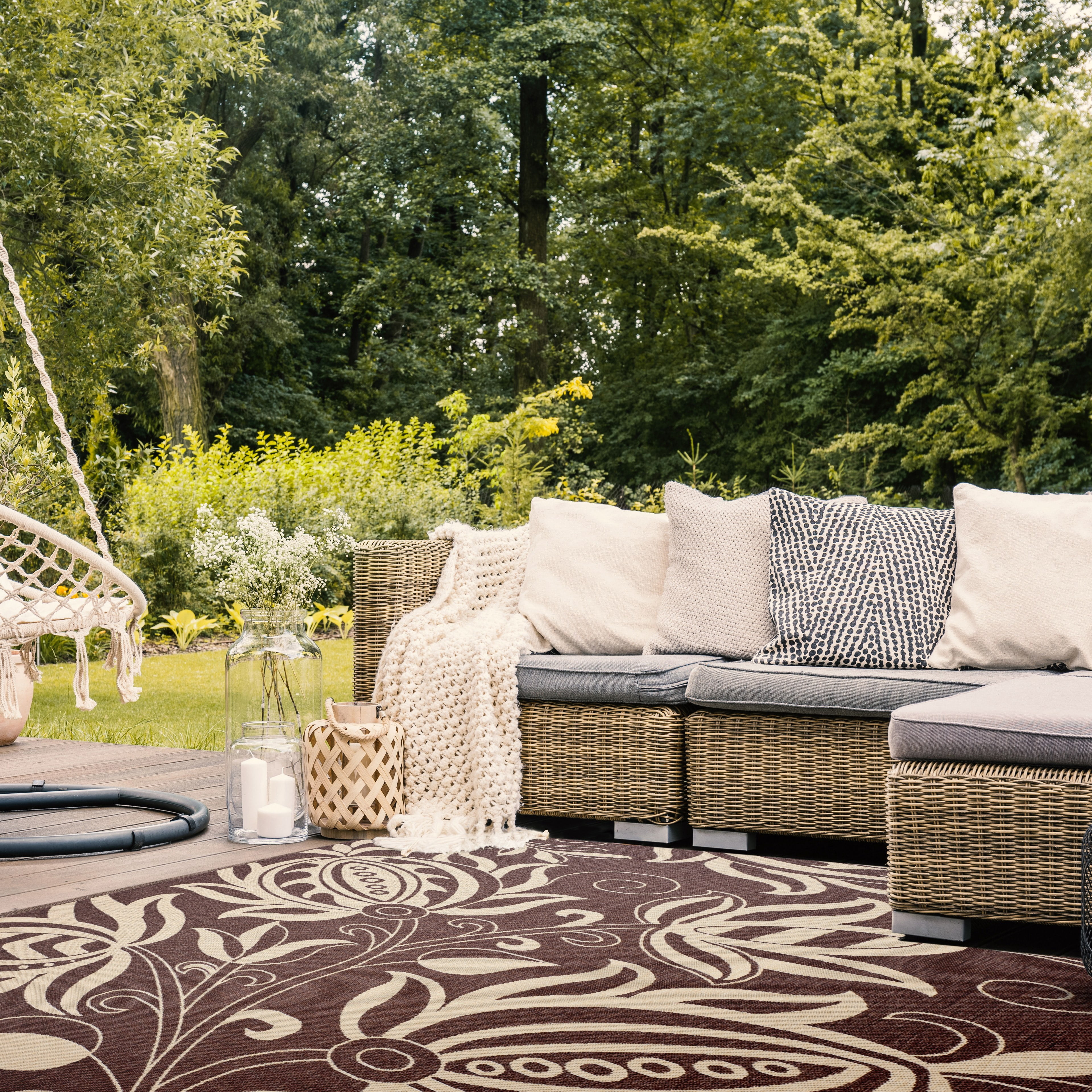 Safavieh Courtyard Crystal Floral Indoor/Outdoor Area Rug, Chocolate/Natural, 2' x 3'7"