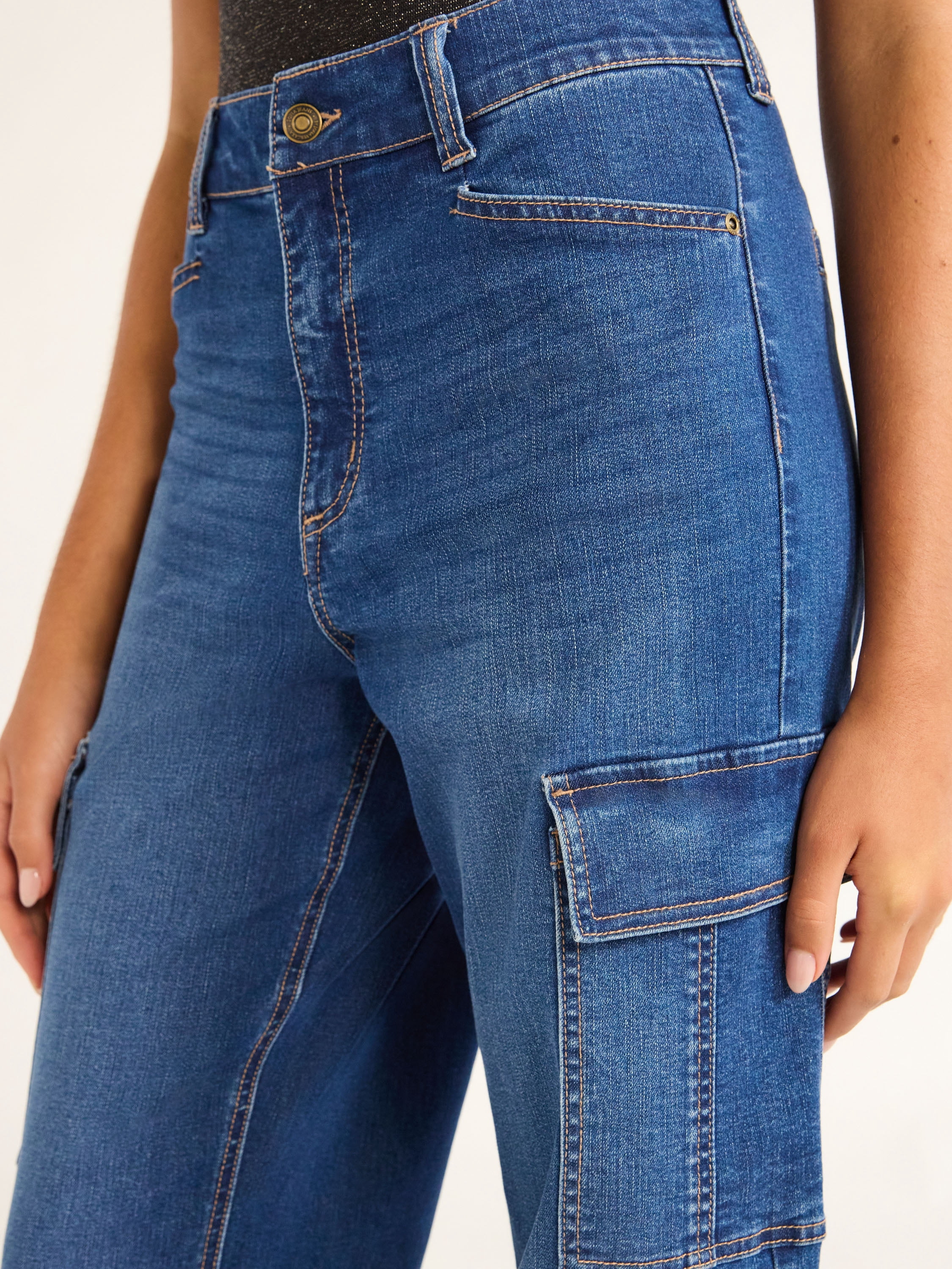 Sofia Jeans Women's and Women's Plus Relaxed Straight High Rise Cargo Jeans, Sizes 0-28W