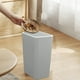 thumbnail image 4 of Basurero pequeño para baño con tapa a presión, de plástico de 1.6 galones con tapa emergente para controlar olores, ideal para baños, oficinas, dormitorios, salas de estar. Aestivo | Gris |, 4 of 7