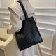 thumbnail image 4 of Bolso de hombro exquisito para mujer bolsa de hombro Vintage de Ehuebsd cuero puro con patrón de cuadros elegante para compras, 4 of 9