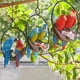 thumbnail image 5 of Estatuilla de resina para jardín, guacamayo, estatuilla para exteriores, árbol de 7 pulgadas, decoración colgante con Rojo + azul Cola Decoraciones Estatua de loro, 5 of 8