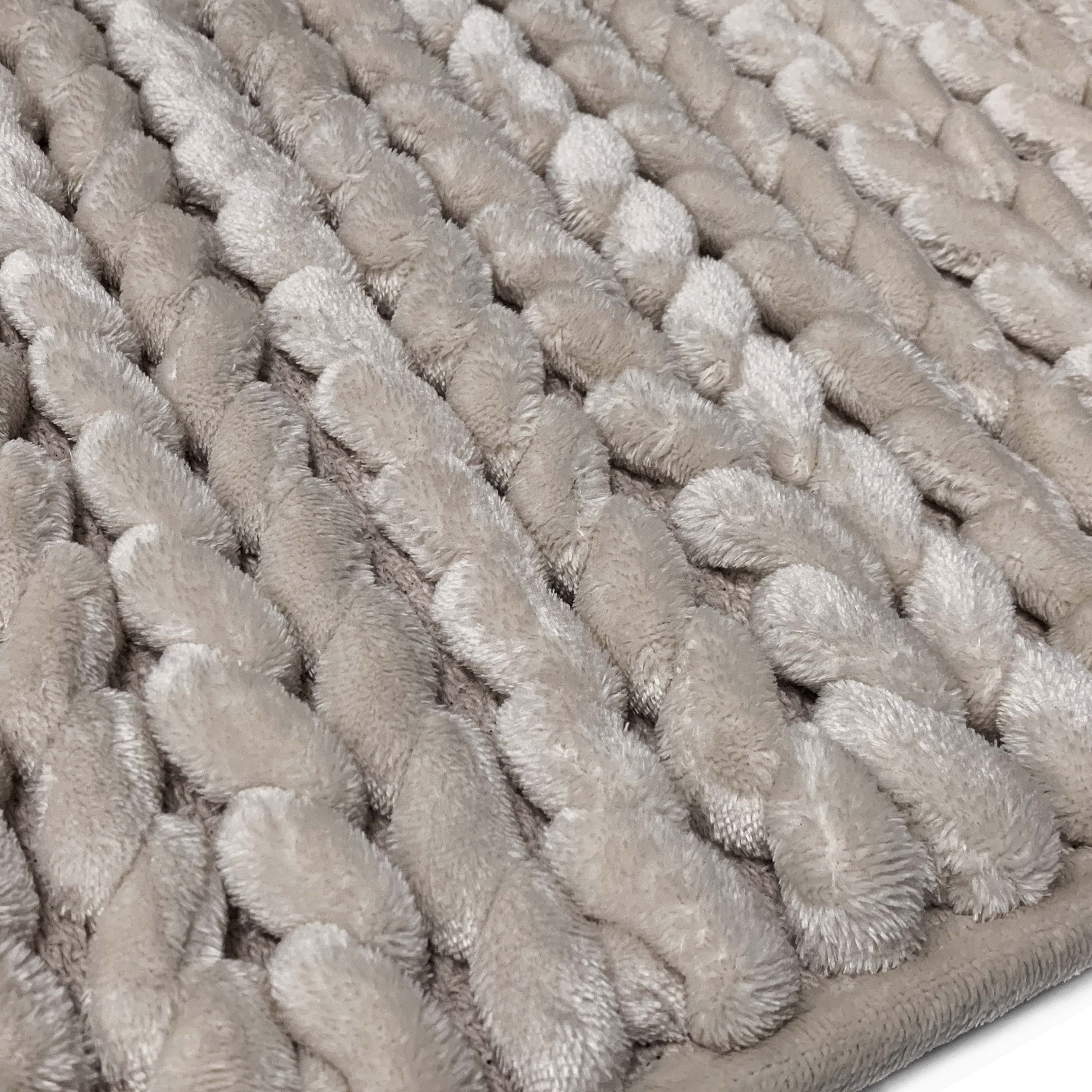 Better Homes & Gardens Thick & Plush Braided Bath Rug, Navy, Charcoal Infused Memory Foam, 17x24"