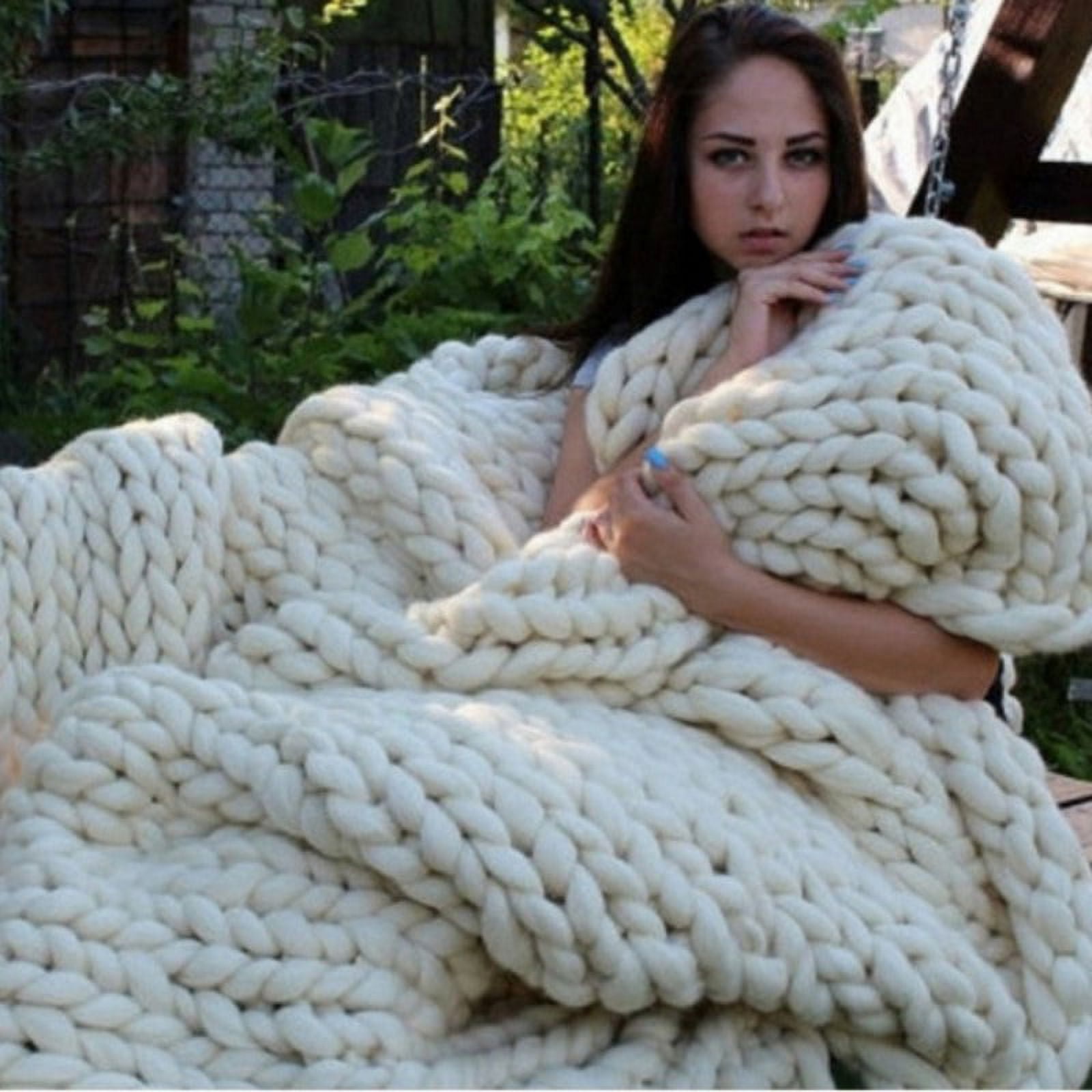  Super Chunky Vegan Yarn, Acrylic Bulky Thick Roving Washable  Softee Chunky Yarn for Arm Knitting DIY Handmade Blankets (Grey, 20m)