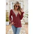thumbnail image 4 of Camiseta holgada de manga larga shaofei con cuello en V y volantes para mujer color rojo vino talla M, 4 of 5