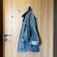 thumbnail image 2 of 25 ganchos de madera para colgar ropa, 51 x 23 x 15 mm., 2 of 7