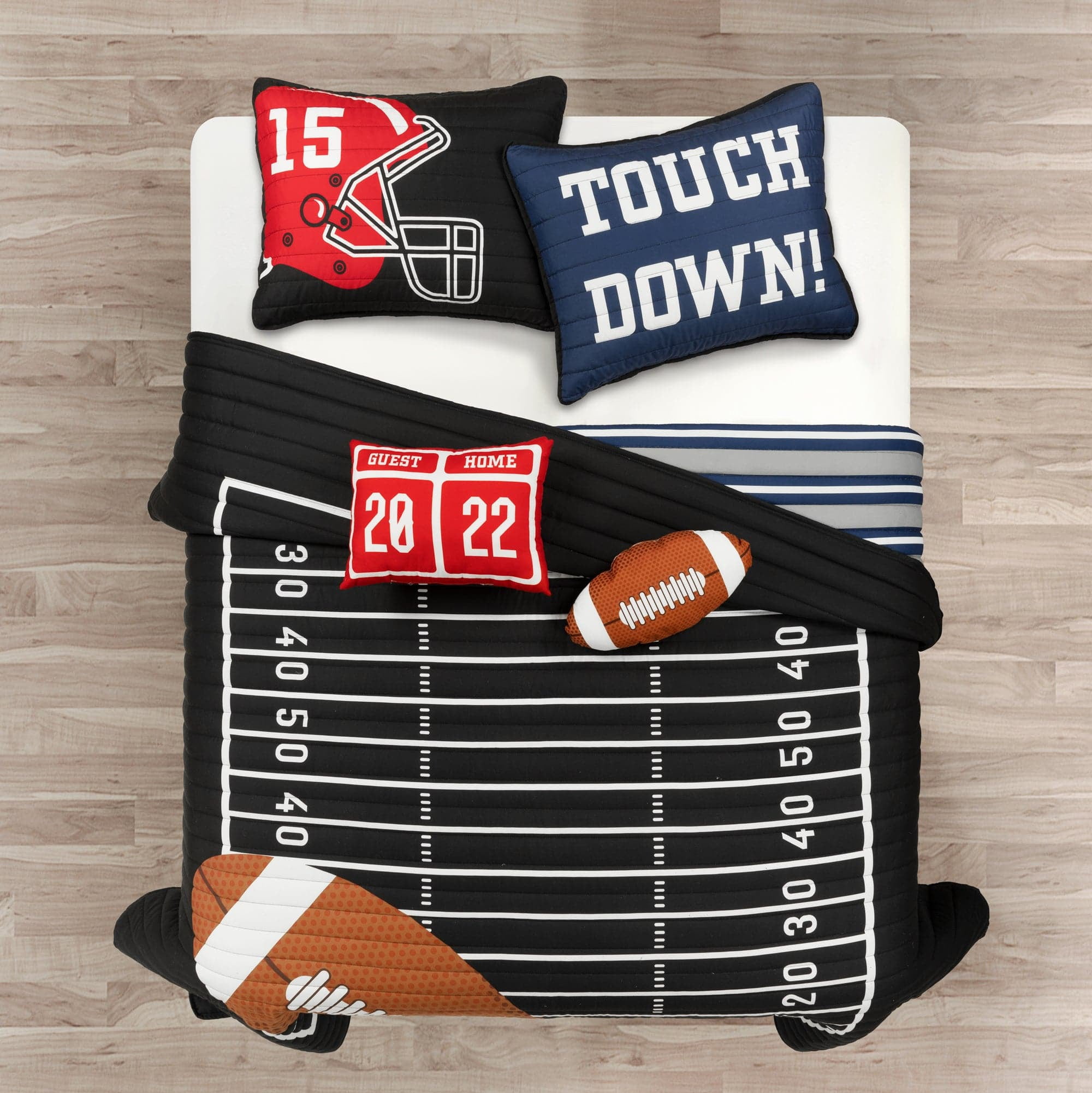 Lush Decor American Football Reversible Oversized Kids Quilt White/Black 5Pc Set Full/Queen