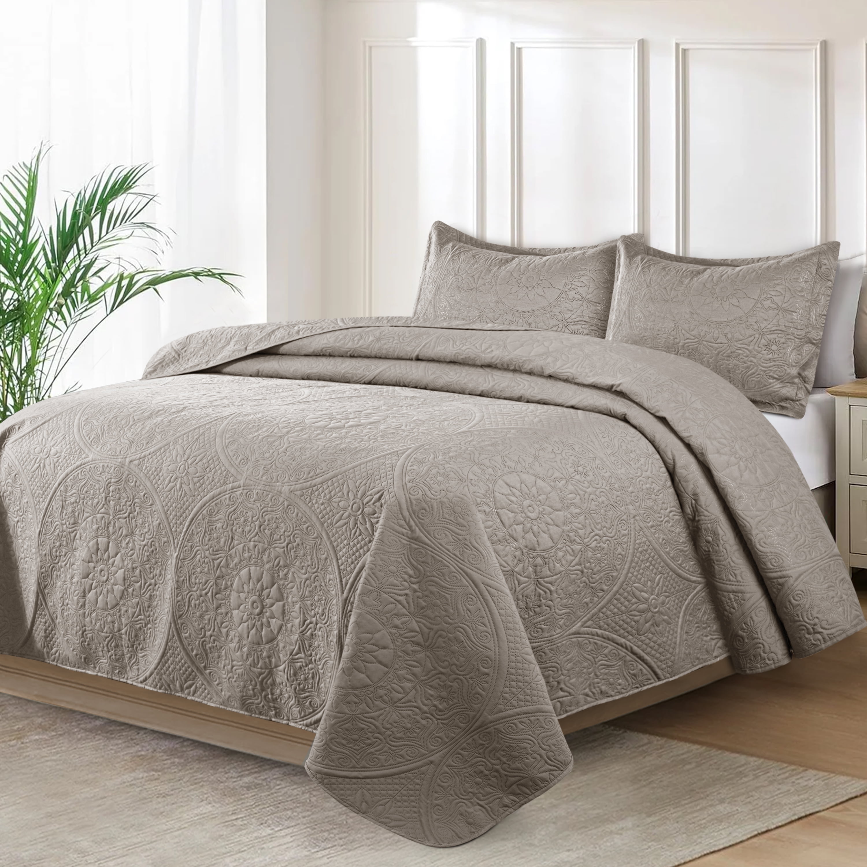 King Quilt Set - Lightweight Summer Bedspread Bedding Set for All Season, 3 Piece (1 Quilt, 2 Pillow Shams)