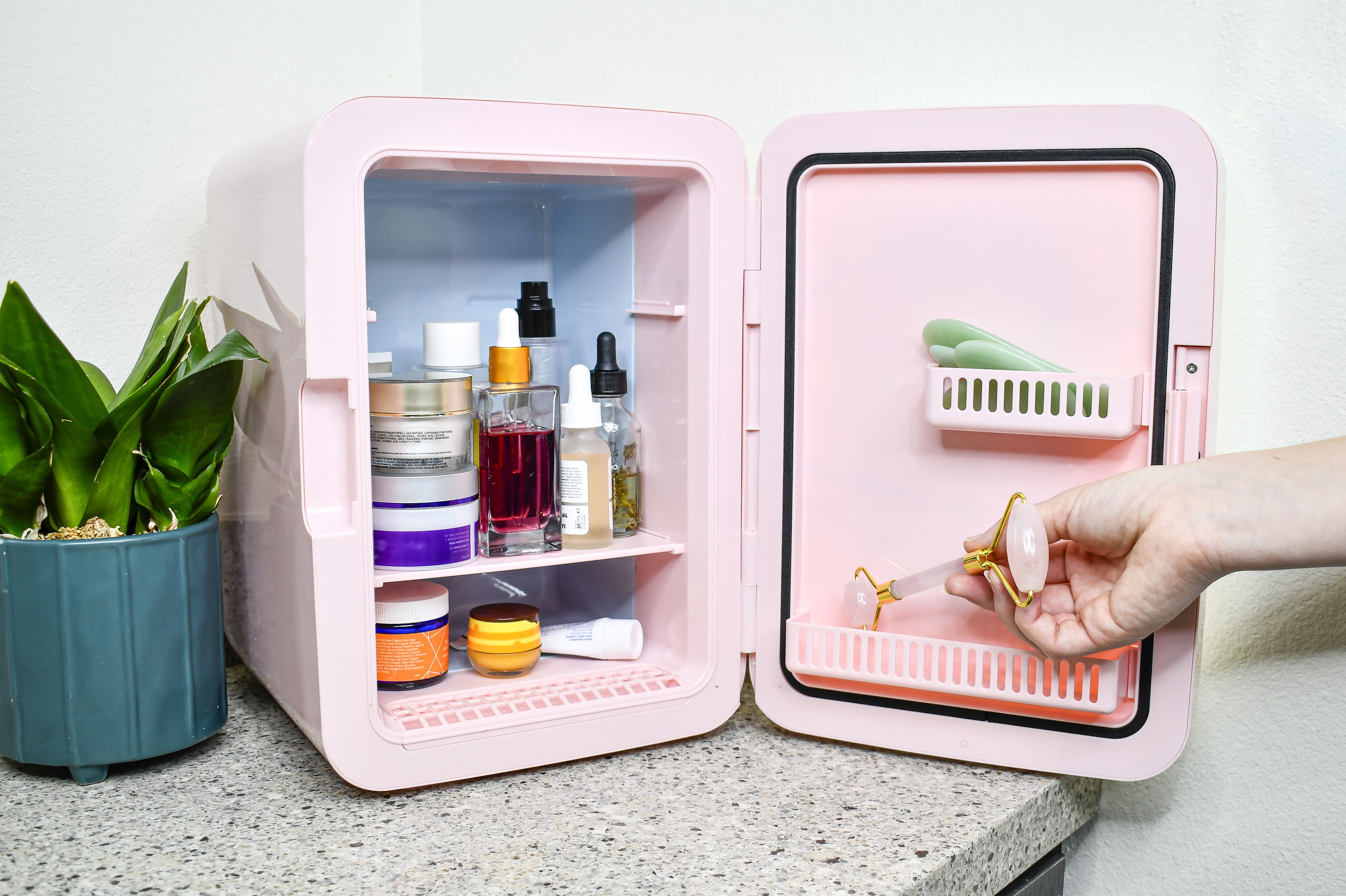 Frigidaire 6.5L 9 Can Mini Lighted Beauty Mirror Fridge Pink - compact, portable skincare fridge with mirror ideal for cosmetics, travel, and small spaces.
