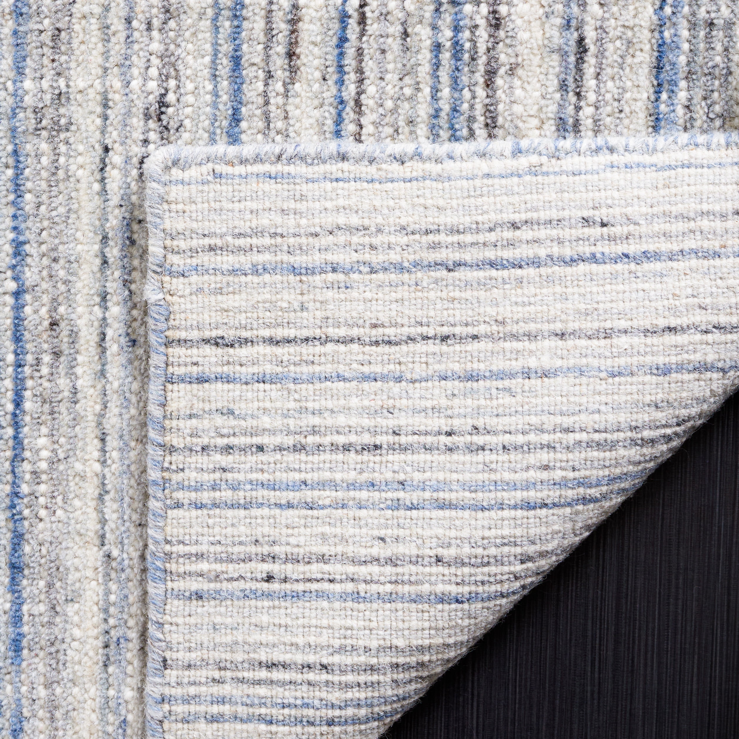 SAFAVIEH Mirage Toby Solid Area Rug, Ivory/Blue, 4' x 6'