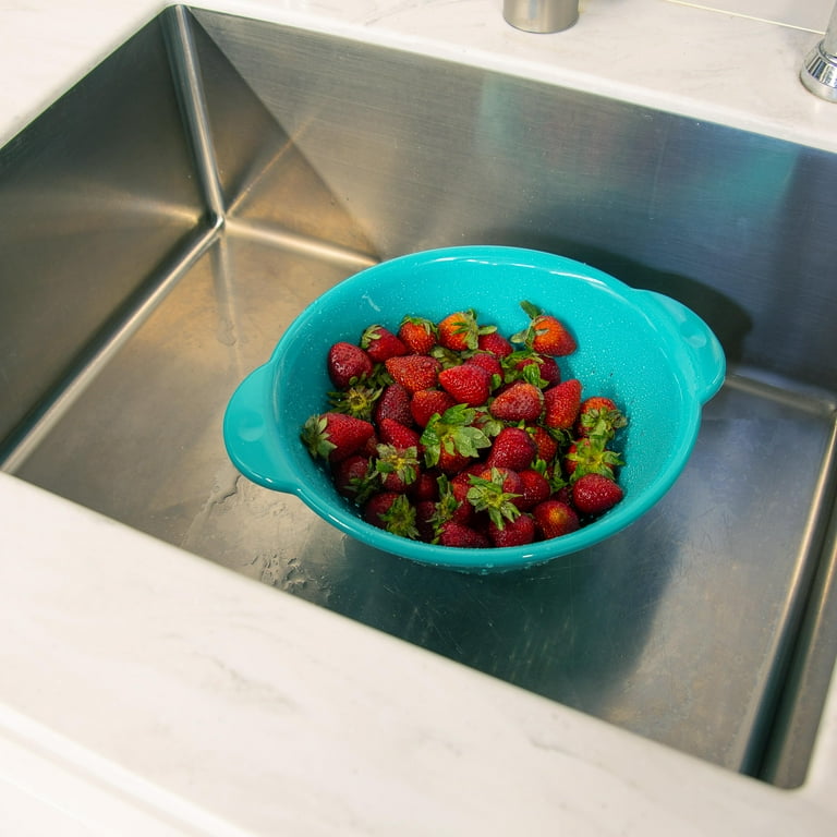 Mainstays Colander  4 Quart Teal Polypropylene Plastic