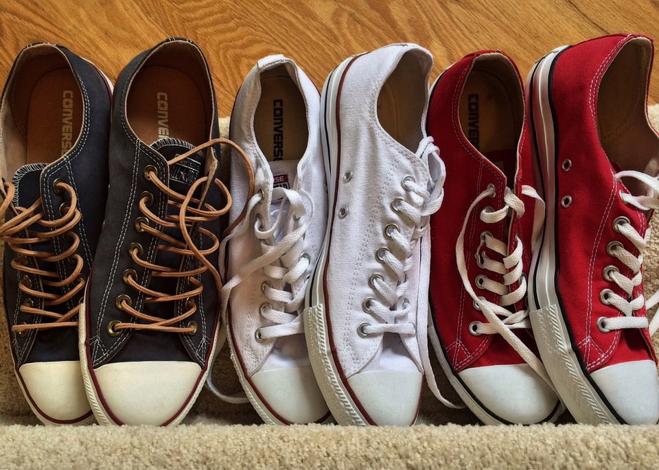 converse with red face