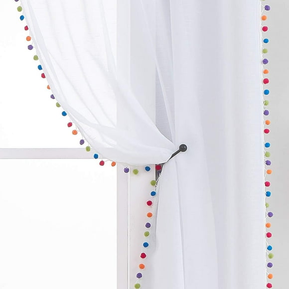 Cortinas Treatmentex de color blanco transparente con pompones multicolores de 84 pulgadas