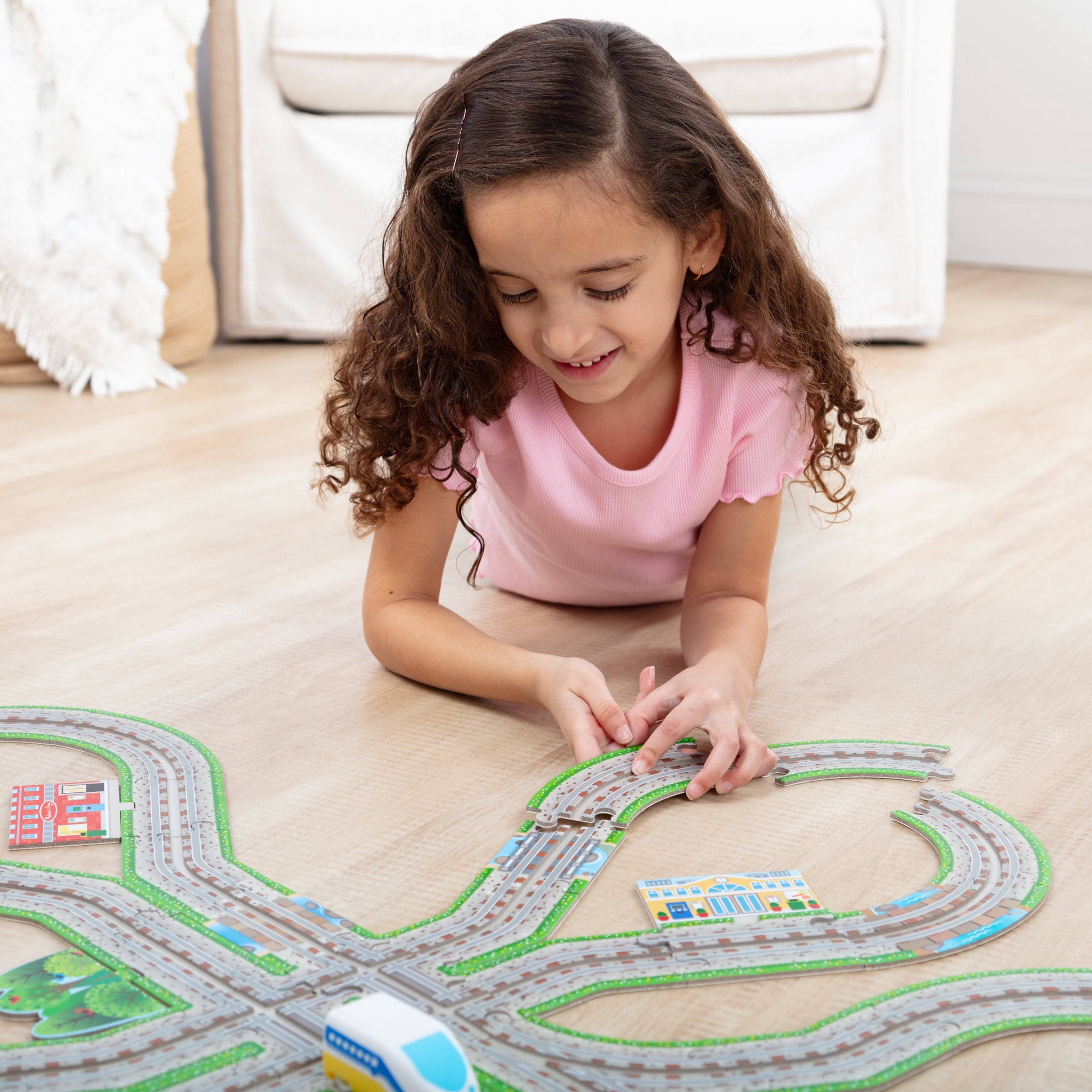 Melissa & Doug Crée ton propre chemin de fer, Puzzle de sol de 48 pièces avec 2 trains à remonter et des décors interchangeables, pour filles et garçons d'âge préscolaire à partir de 4 ans