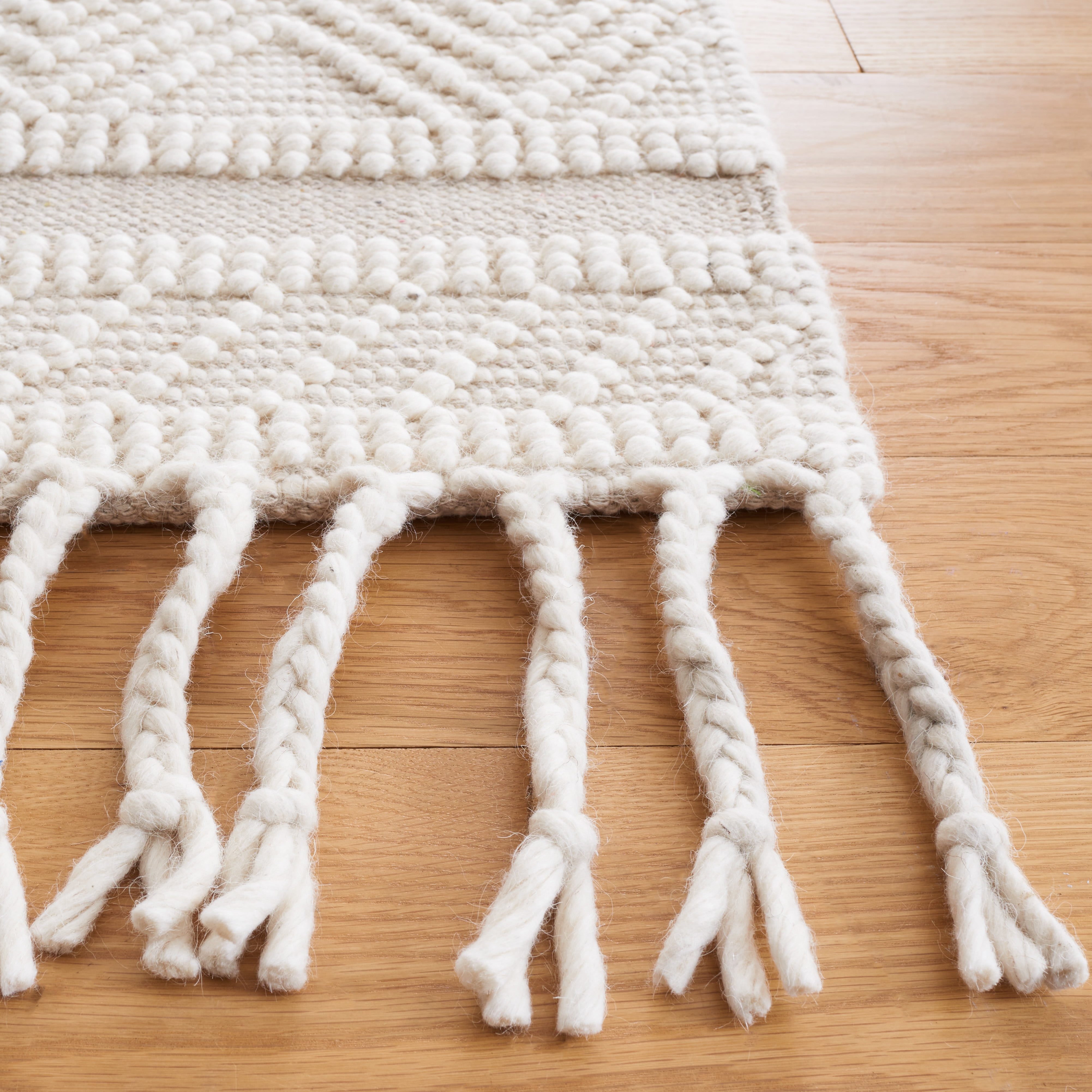 SAFAVIEH Natura Alaois Southwestern Runner Rug, Ivory/Beige, 2'3" x 9'