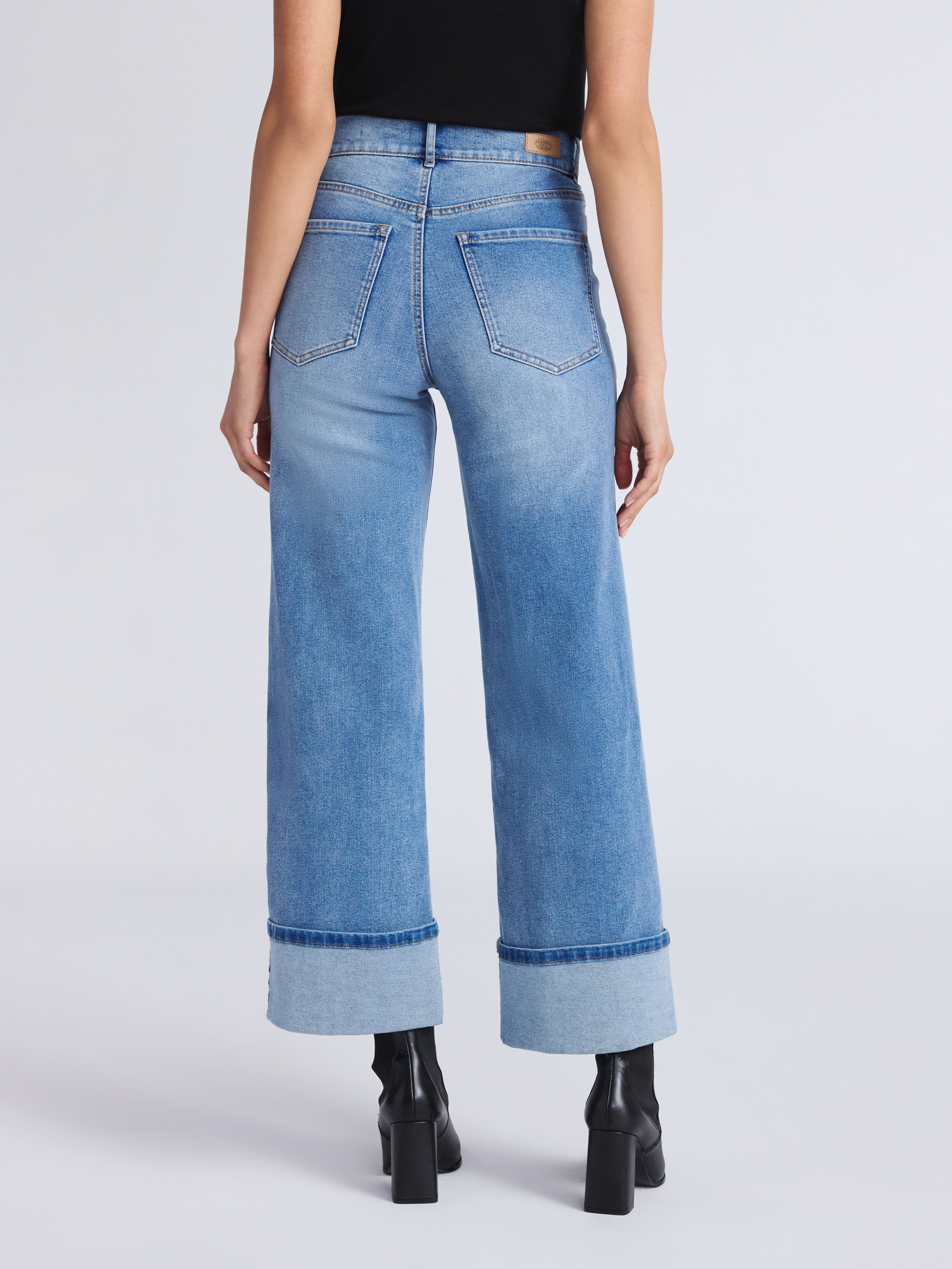Sofia by Sofia Vergara Women's and Women's Plus Margot Wide Crop Super High Rise Jeans, 27" Inseam, Sizes 0-28