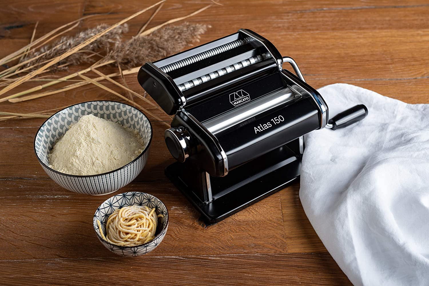 Marcato Atlas 150 Pasta Machine with Cutter, Hand Crank, and Instructions, Made in Italy, Black