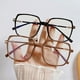 thumbnail image 1 of Gafas anti-luz azul, montura de café esmerilado, montura elegante, cara lisa, foto de calle, gafas lisas, gafas para miopía, 1 of 4