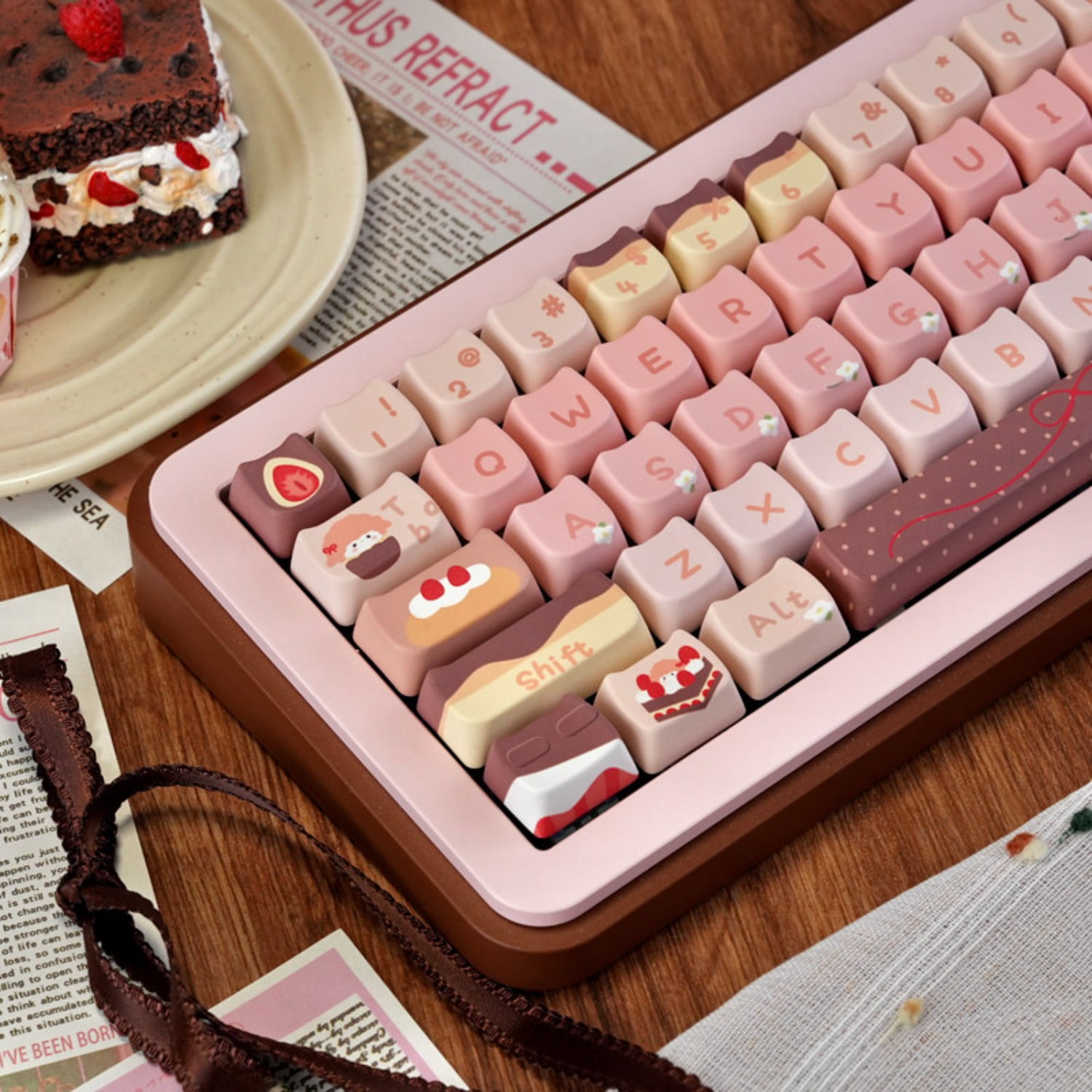 Strawberry Chocolate Cute Keycap Set, High Aesthetic DIY 5-Side Dye-Sublimation Keycaps for Women's Mechanical Keyboard 60-108 Keys