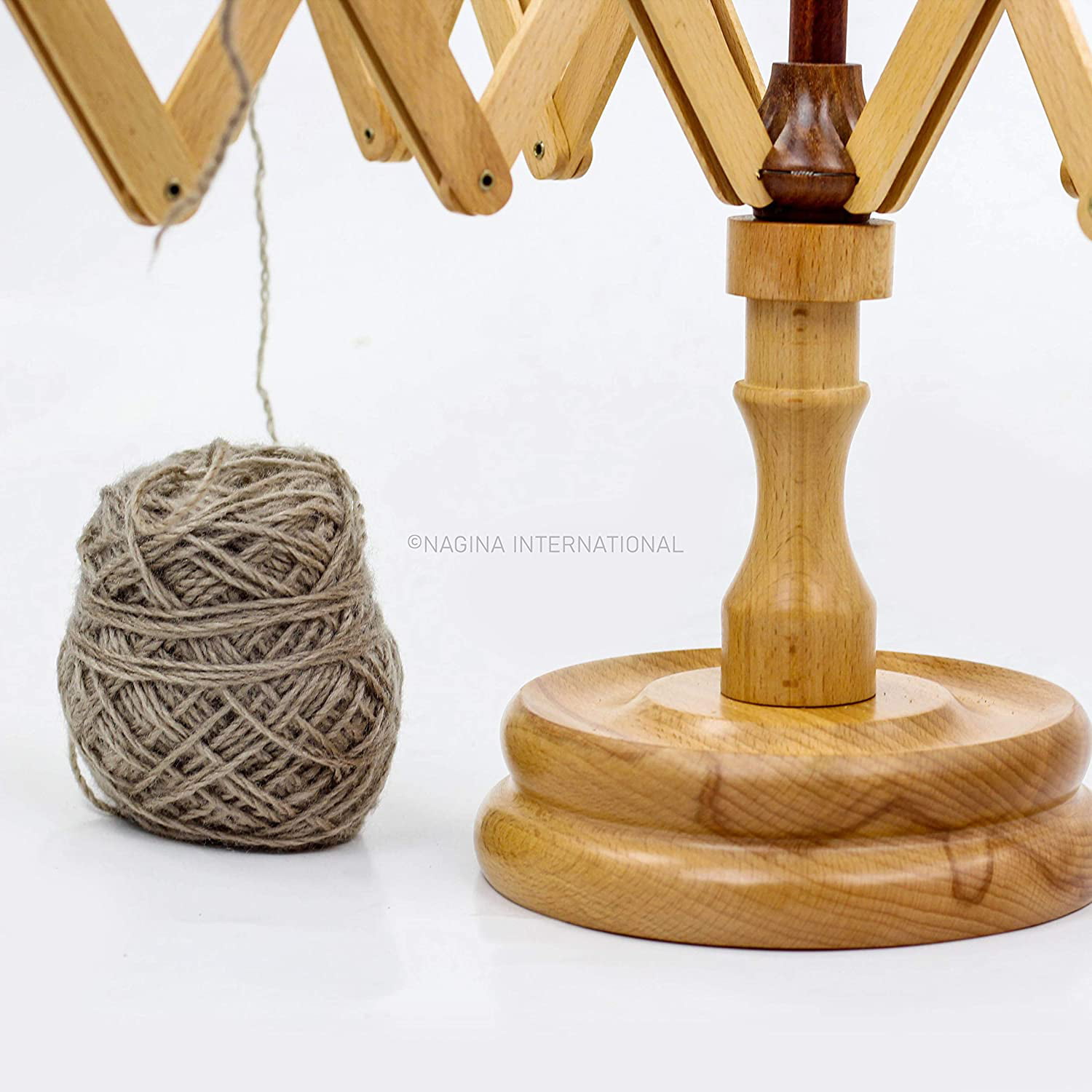 Opry - Yarn winder w table clasp