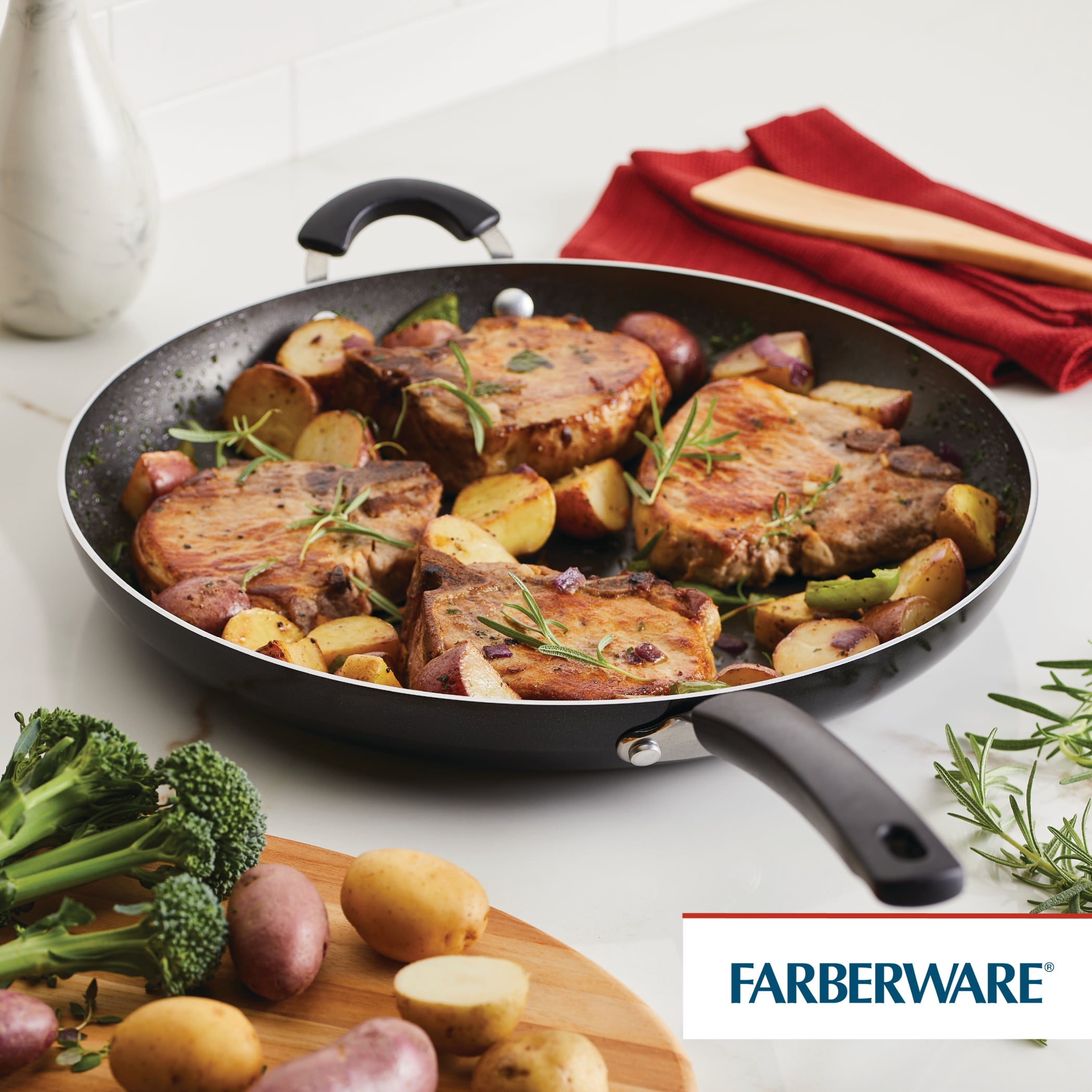 Farberware Smart Control Nonstick Frying/Skillet/Everything Pan with Lid  and Side Handles, 11.25 Inch, Black