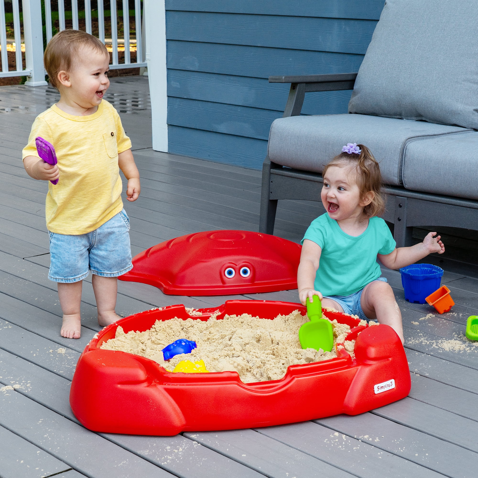 Simplay3 Coastal Crab Red Outdoor Sandbox with Cover for Kids