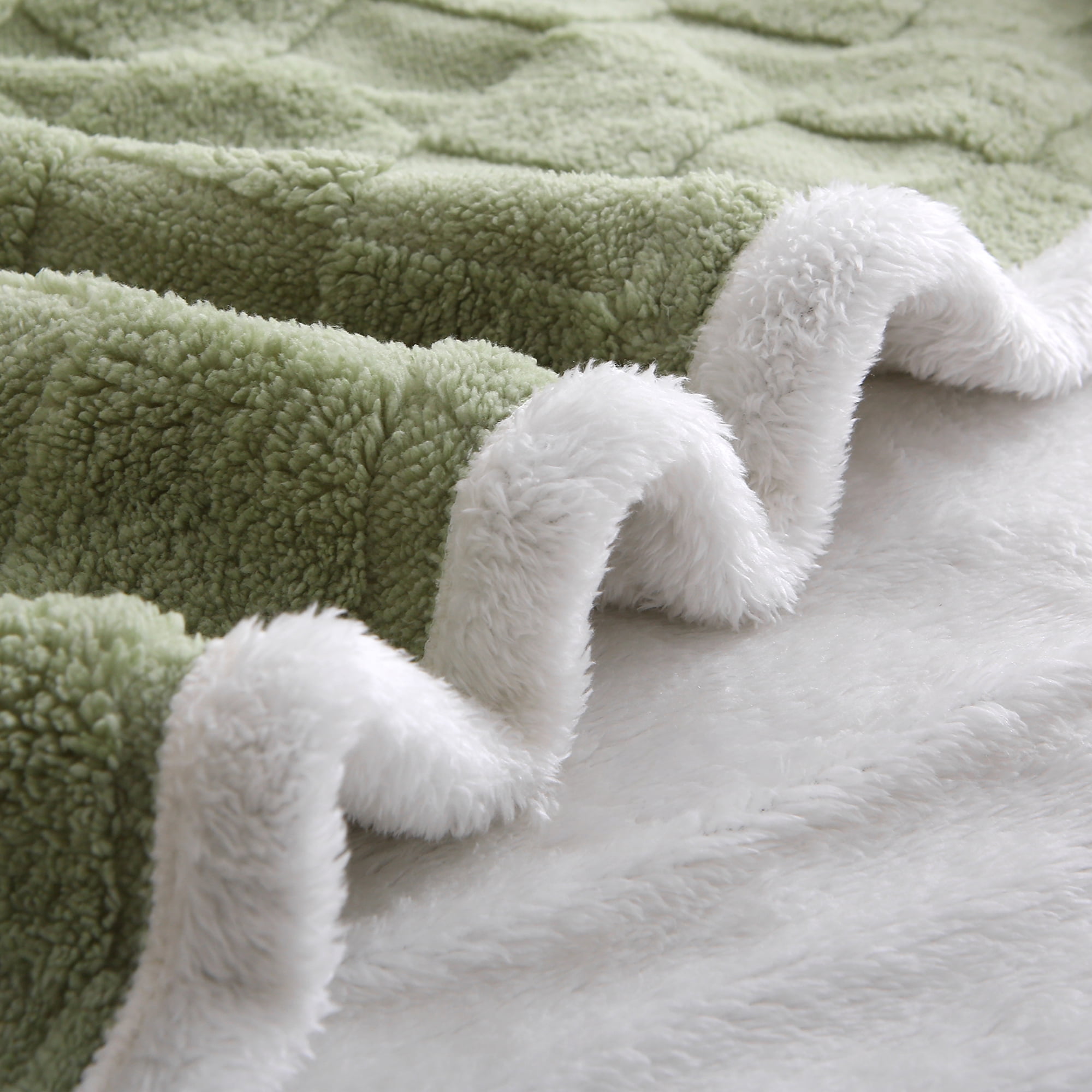 Fleece King Blanket for Sofa - Soft Lightweight Plush Cozy Fuzzy Microfiber Checkered Warm Blanket, 80x91 inches, Green