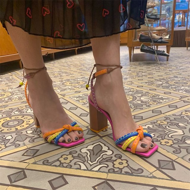 Sandalias de lujo a la moda, zapatos de marca de diseñador de bloques de colores para mujer, Sandalias de tacón alto de tacón grueso, tacones altos informales sexis para mujer 42 Gao Jinjia LED