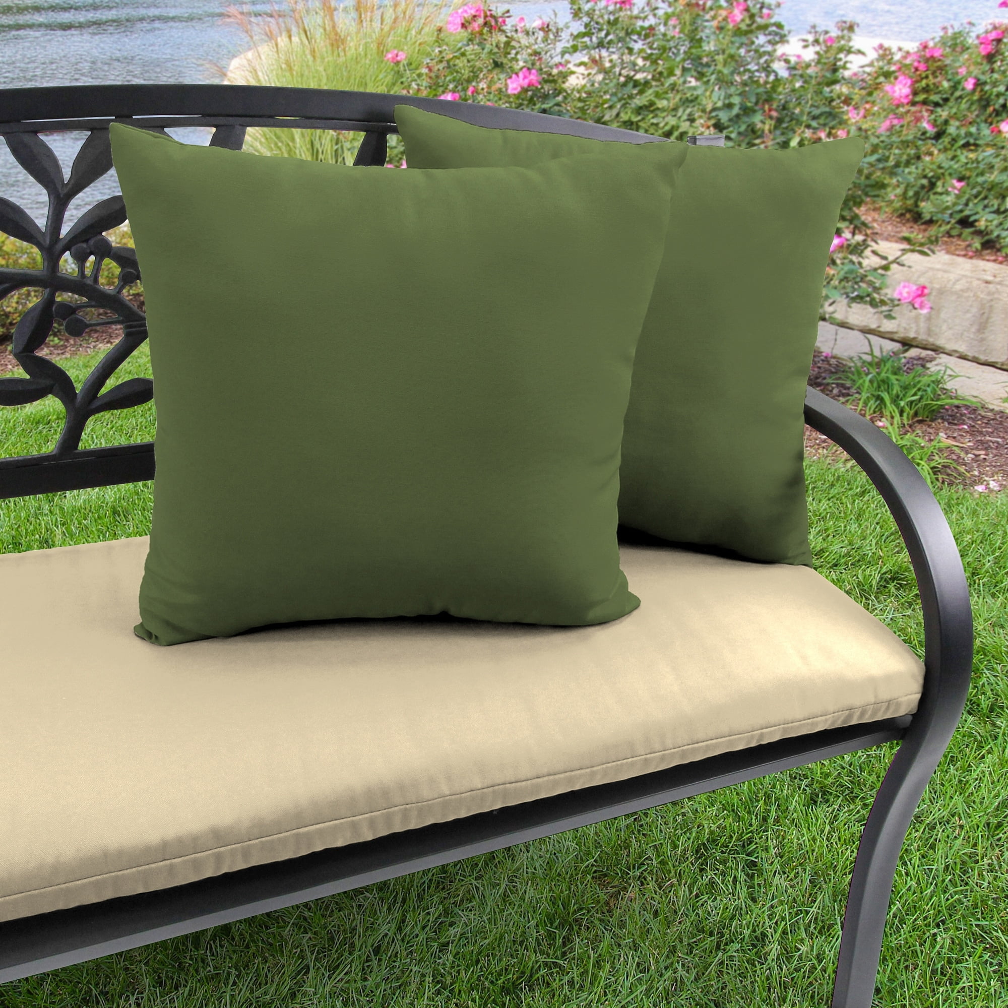 Jordan Manufacturing 16" x 16" Green Solid Outdoor Throw Pillow (Set of 2)