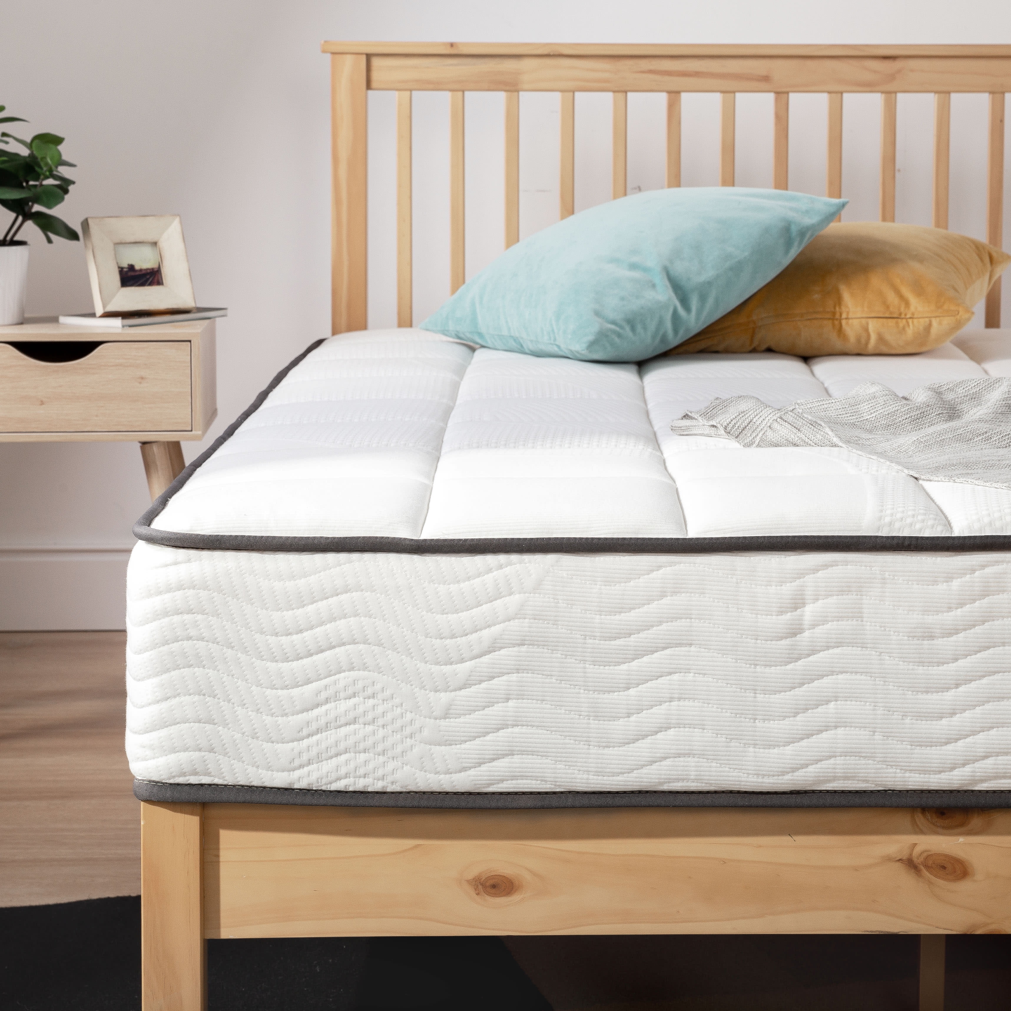 Mellow 10" Classic Bonnell Spring Mattress with Comfort Foam Top, Queen