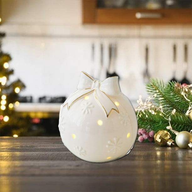 Xihbxyly Adorno Navideño de Cerámica, Elegante Diseño Blanco, Luces Led Integradas, Ambiente Festivo, Acogedor, Repisa para La Chimenea, Ideal para Regalo de Navidad, Tamaño 9,2 X 9,4 Cm.