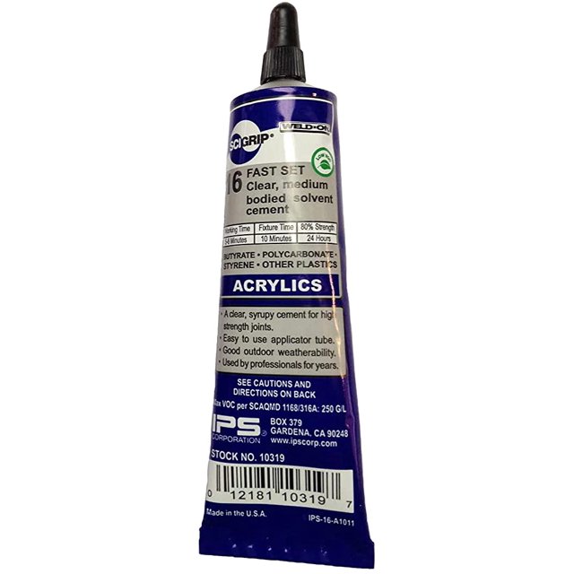 adhesivo scigrip 10319 16 tubo de cemento plástico acrílico de 44 ml tubo frontal de 44 ml con punta dosificadora cónica negra y etiqueta azul y blanca que muestra logo SCIGRIP/IPS y texto "16 FAST SET" y "ACRYLICS"; especificado como cemento solvente de cuerpo medio y bajo contenido de COV, indicado para unir acrílico, PVC rígido y otros plásticos, y a menudo usado para reparaciones pequeñas de piezas acrílicas.