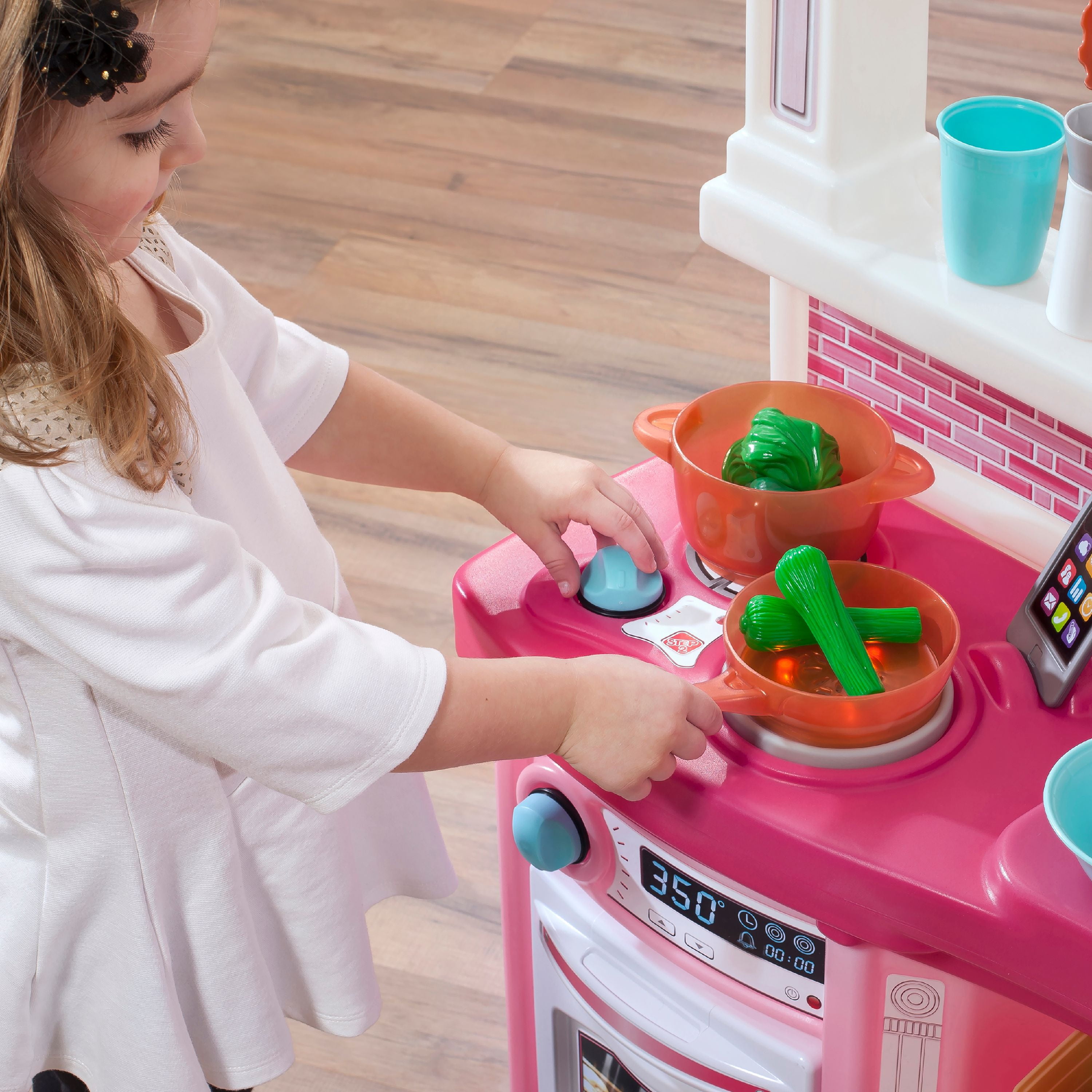 step2 488399 fun with friends kids play kitchen
