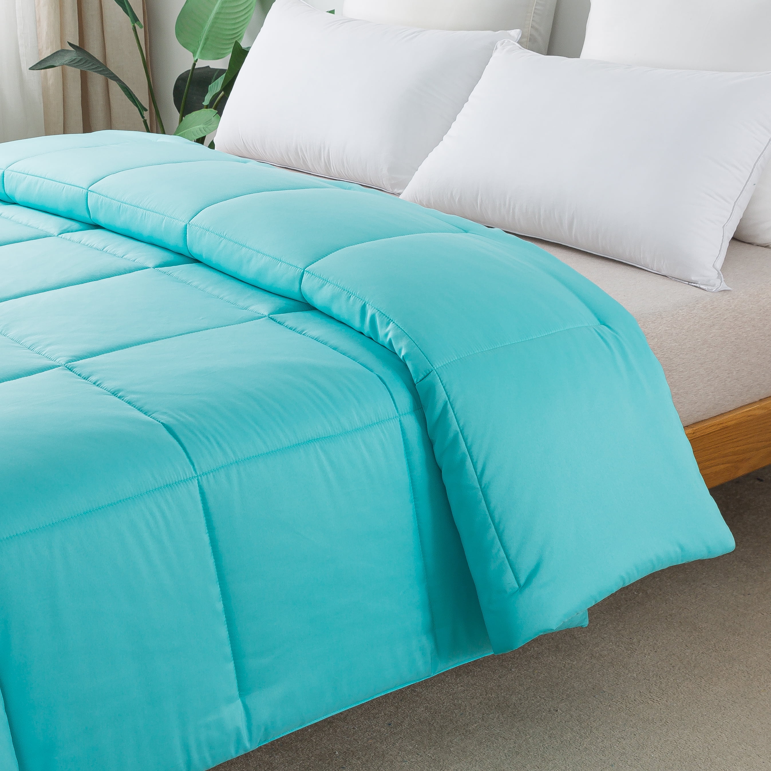 Mainstays Solid Teal Hypoallergenic Down Alternative Comforter, King