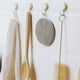 thumbnail image 3 of Ganchos decorativos para baño, elegante gancho multiusos de agarre fuerte en superficies lisas, ganchos de pared adhesivos para guardar artículos domésticos diarios, 3 of 5