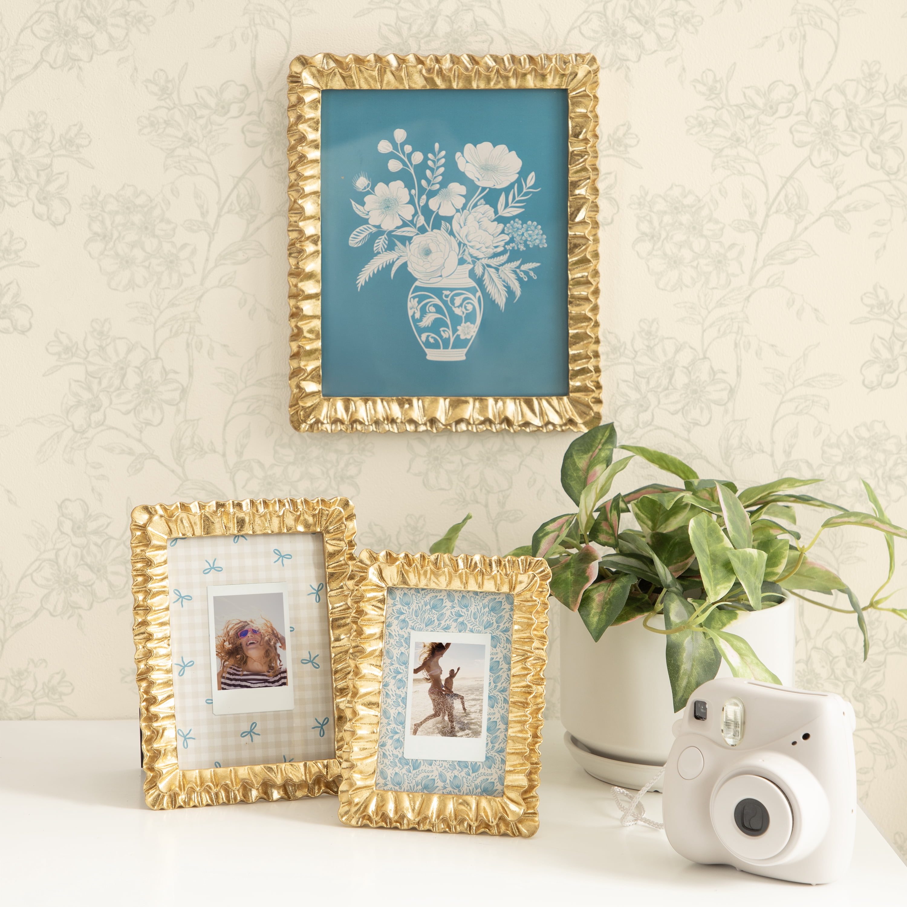 DesignOvation – 5x7 Picture Frame – Scalloped Gold Tabletop Photo Frame