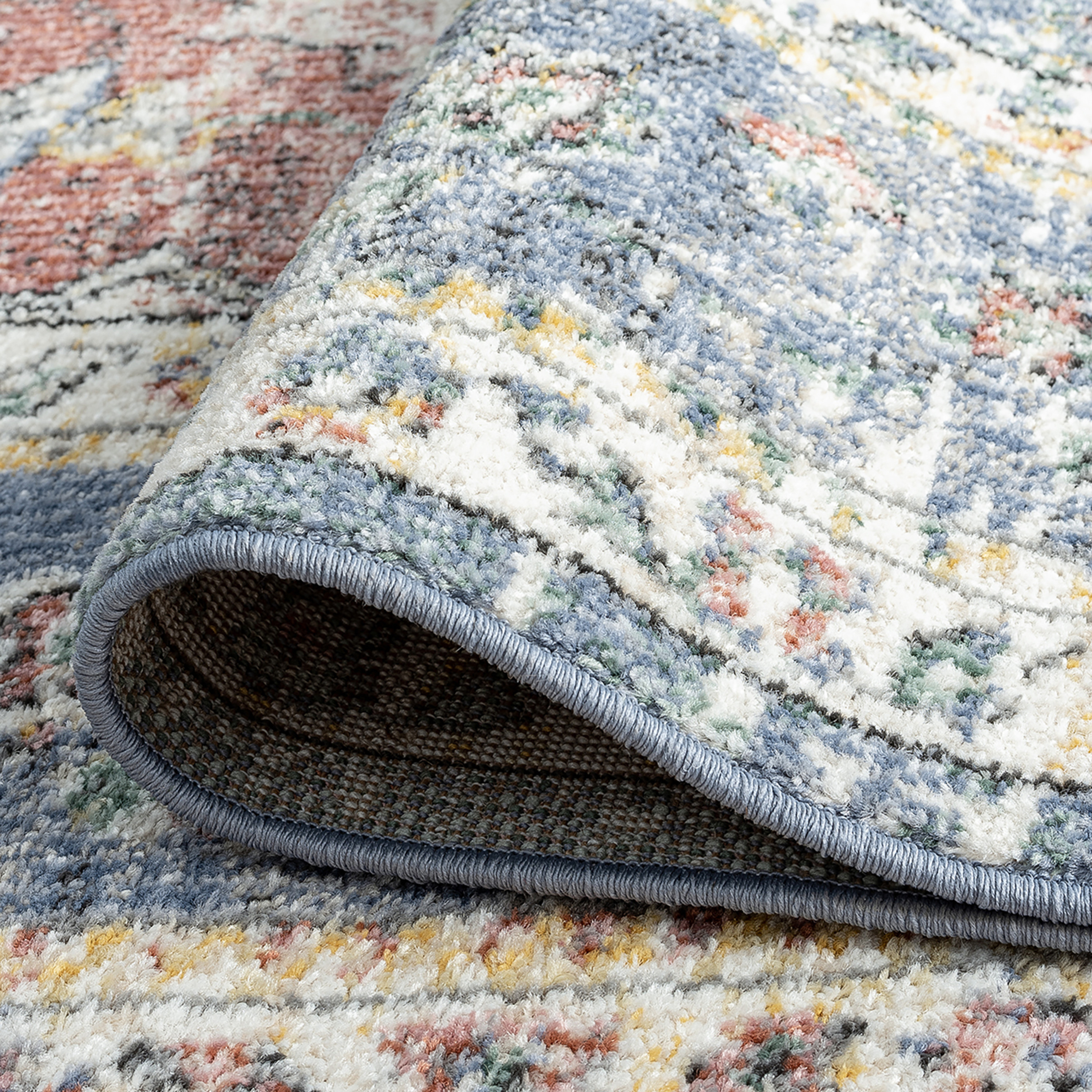 Addison Traditional 5' x 7' Cream and Blue Polypropylene Indoor Area Rug