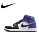 thumbnail image 2 of Zapatillas de baloncesto clásicas Nike Air Jordan 1 Retro Mid "Light Smoke Grey" para hombre y mujer, 2 of 5