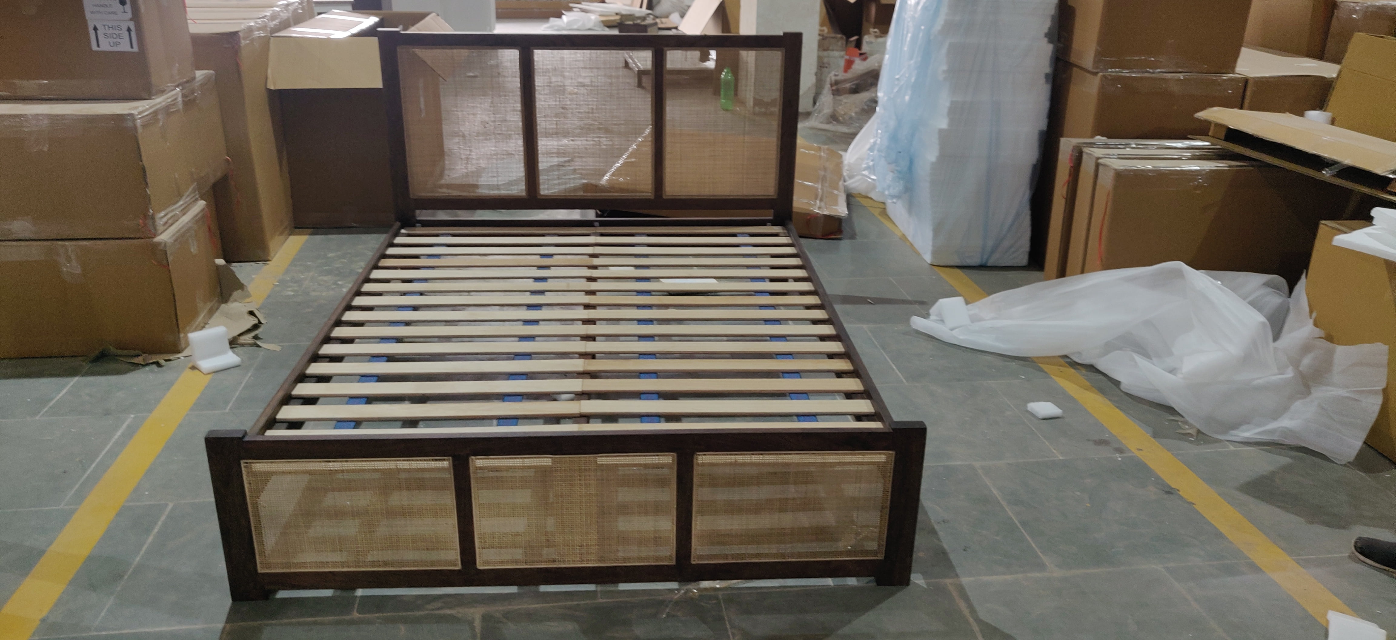 84" Solid Mango Wood Queen Size Bed Dark Walnut