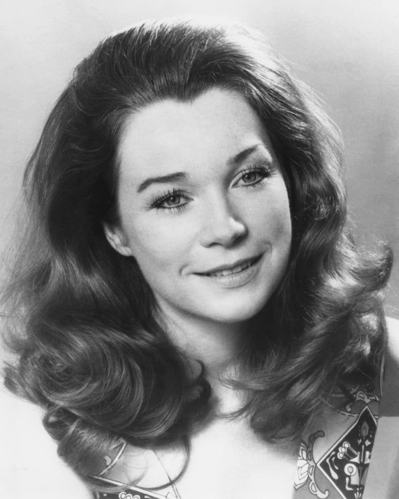 Shirley Maclaine Portrait (8 x 10) - Walmart.com - Walmart.com