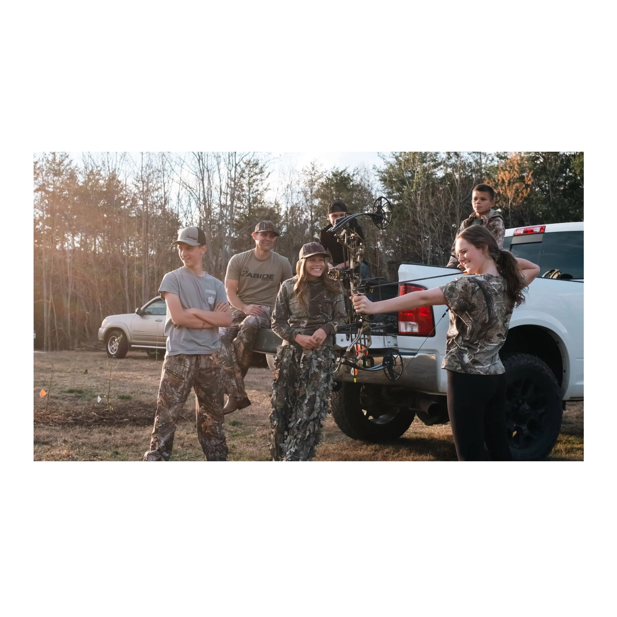 Bear Archery Legit Maxx RTH Right-Hand Compound Bow (10-70 lbs) - Fred Bear Twilight/Black